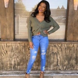 Meet your Posher, Dee